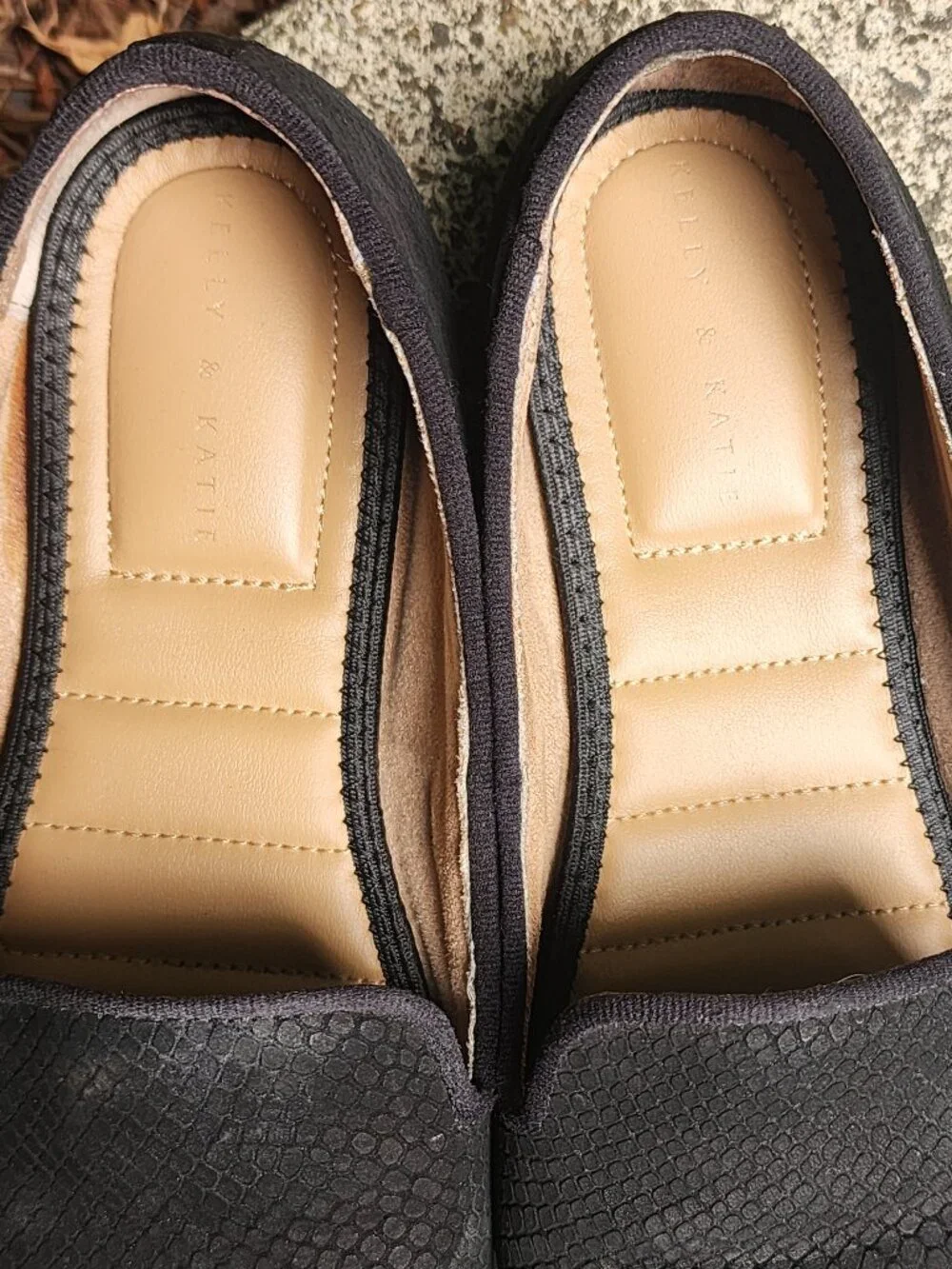 Kelly & Katie Peyton size 8 Black suede flats, faux 🐍 🐍